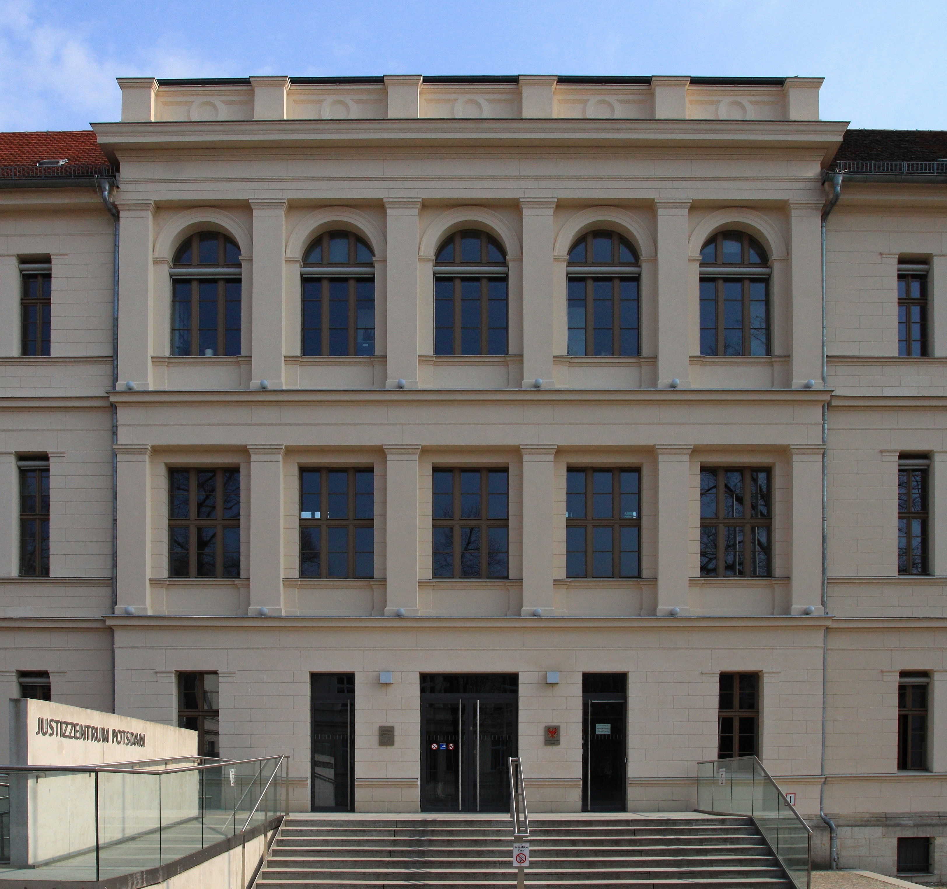 Ansicht des Dienstgebäudes des Justizzentrums Potsdam